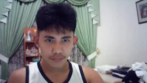 Snapshot of urcutie_asianboy chatting on December 14, 9:36 am KEN online show from December 14, 9:36 am