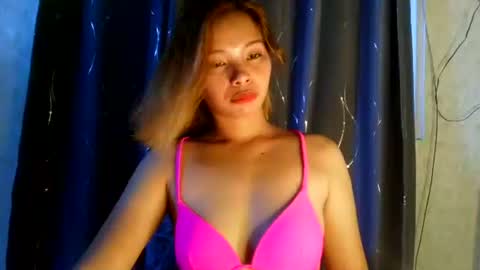 Snapshot of urcutiepiegirl chatting on June 1, 4:47 am urcutiepiegirl online show from June 1, 4:47 am