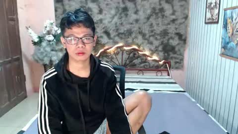 Snapshot of urdreamboy_doms chatting on June 21, 5:04 pm urdreamboy_doms online show from June 21, 5:04 pm