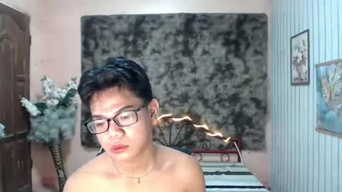 Snapshot of urdreamboy_doms chatting on July 19, 2:15 am urdreamboy_doms online show from July 19, 2:15 am