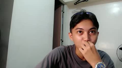 Snapshot of urdreamboy_prince chatting on June 10, 1:43 pm urdreamboy_prince online show from June 10, 1:43 pm