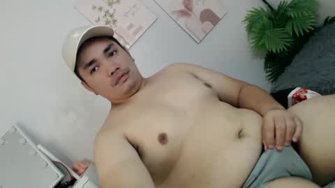 ure_fattytoy143 online show from May 31, 6:10 am