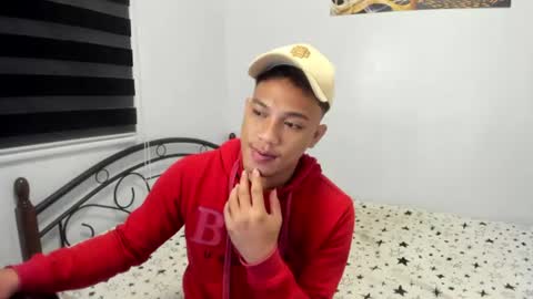 urfucker_vinz online show from July 26, 2:24 pm