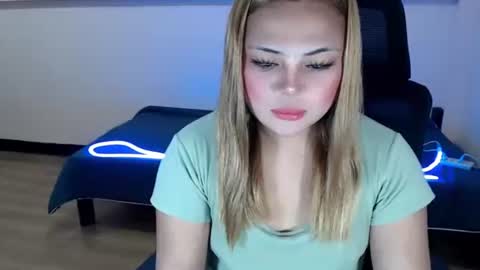 Snapshot of urgoddessophiaxxx chatting on February 22, 12:34 am Miss Sophia3 online show from February 22, 12:34 am