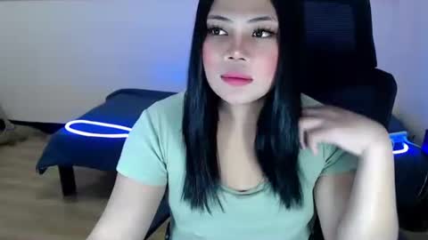 Snapshot of urgoddessophiaxxx chatting on March 27, 4:18 am Miss Sophia3 online show from March 27, 4:18 am