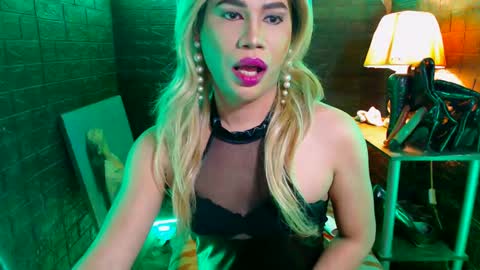 queen norelle online show from December 13, 1:26 am