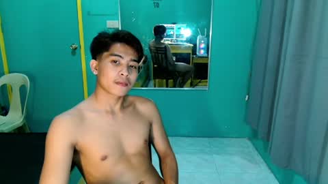 Snapshot of urhot_jeremyxx chatting on April 5, 1:41 pm jeremy online show from April 5, 1:41 pm