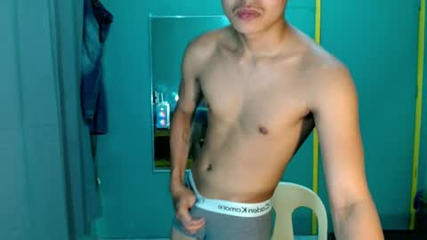 Snapshot of urhot_jeremyxx chatting on April 6, 12:06 pm jeremy online show from April 6, 12:06 pm