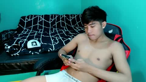 Snapshot of urhot_jeremyxx chatting on May 20, 5:24 am jeremy online show from May 20, 5:24 am