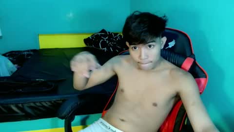 Snapshot of urhot_jeremyxx chatting on June 1, 7:48 pm jeremy online show from June 1, 7:48 pm
