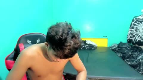 Snapshot of urhot_jeremyxx chatting on June 15, 3:42 am jeremy online show from June 15, 3:42 am