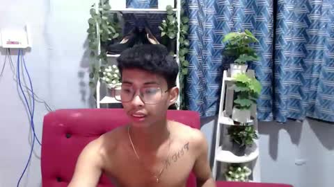 Snapshot of urhotfuckingass chatting on February 12, 5:19 pm richard online show from February 12, 5:19 pm