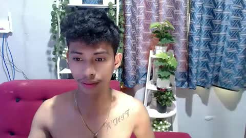 Snapshot of urhotfuckingass chatting on February 13, 5:47 am richard online show from February 13, 5:47 am