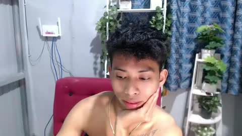 Snapshot of urhotfuckingass chatting on February 15, 8:38 pm richard online show from February 15, 8:38 pm