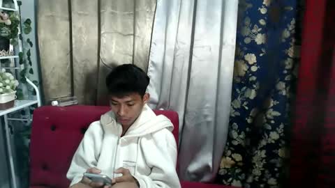 Snapshot of urhotfuckingass chatting on February 20, 6:37 am richard online show from February 20, 6:37 am