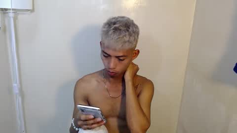 Snapshot of urhotfuckingass chatting on June 8, 9:48 pm richard online show from June 8, 9:48 pm