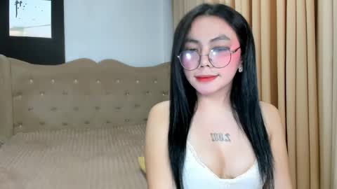 Snapshot of urhotgirl_sexyariela chatting on April 25, 10:51 pm urhotgirl_sexyariela online show from April 25, 10:51 pm