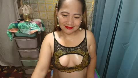 urhotmomzoey online show from July 11, 5:48 pm