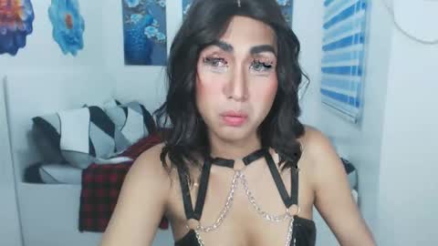 urhotsapphire online show from April 13, 2:33 pm