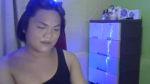Snapshot of urhottie_bella chatting on January 29, 3:47 pm urhottie_bella online show from January 29, 3:47 pm
