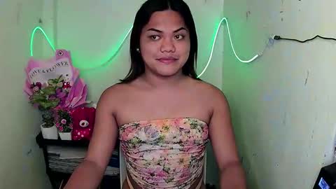 Snapshot of urhottie_bella chatting on September 18, 11:40 pm urhottie_bella online show from September 18, 11:40 pm
