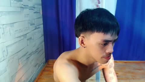 urhunky_boy online show from June 6, 11:20 pm