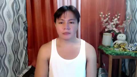 Snapshot of urhunky_ivan chatting on December 17, 4:00 pm urhunky_ivan online show from December 17, 4:00 pm