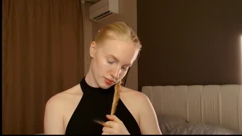 ElizabethLizy online show from June 12, 6:29 pm