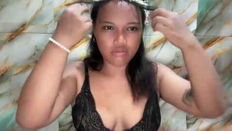 Snapshot of urlady_kitty chatting on December 2, 11:37 am hottie kitty online show from December 2, 11:37 am