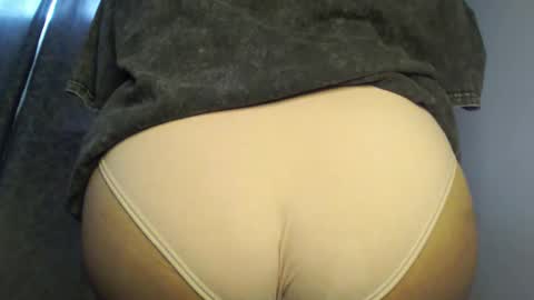 Snapshot of urlovely_hait chatting on October 23, 7:51 am Sham online show from October 23, 7:51 am