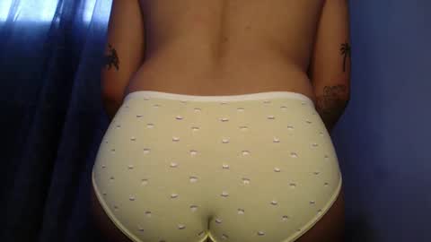 Snapshot of urlovely_hait chatting on November 23, 4:01 am Sham online show from November 23, 4:01 am