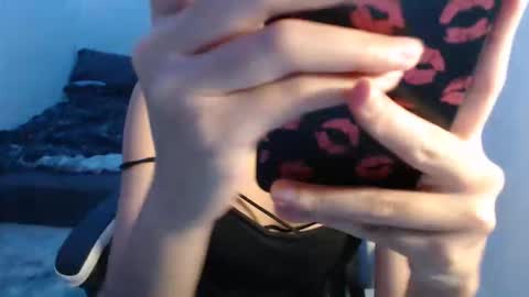 Snapshot of urlovely_yang03 chatting on November 20, 10:59 am juliana online show from November 20, 10:59 am