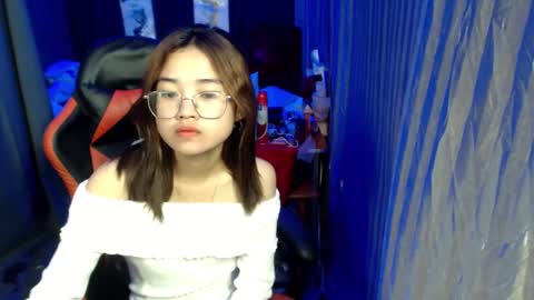 urlovelychinita online show from January 10, 1:52 pm