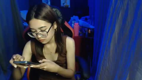 urlovelychinita online show from February 1, 8:50 am