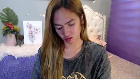 Snapshot of urlovelypinayxxx chatting on June 10, 1:06 am MIYA online show from June 10, 1:06 am