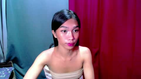 urloverjasmine_xx online show from July 10, 7:38 pm