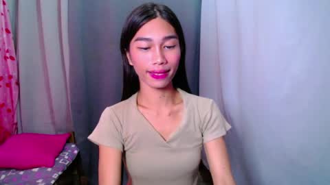 urloverjasmine_xx online show from July 22, 12:35 am
