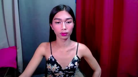 urloverjasmine_xx online show from July 23, 7:17 am