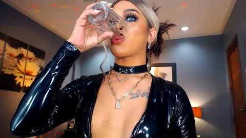 UrMajestyTyra online show from January 3, 12:08 pm