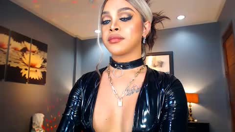 UrMajestyTyra online show from January 3, 3:22 pm