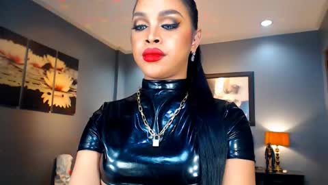 UrMajestyTyra online show from January 5, 6:02 am