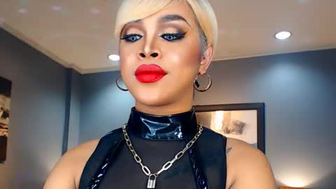 UrMajestyTyra online show from January 5, 11:22 pm