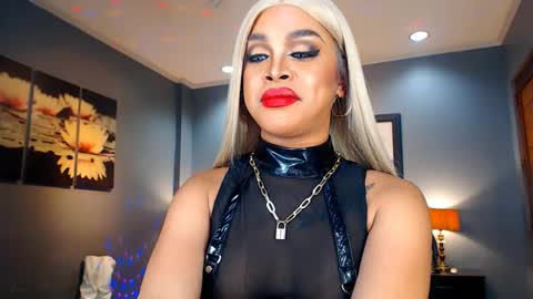 UrMajestyTyra online show from January 6, 6:25 am