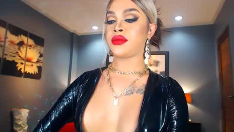 UrMajestyTyra online show from January 16, 12:02 am