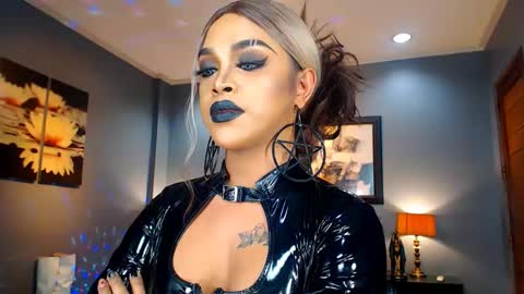 UrMajestyTyra online show from February 5, 6:46 am