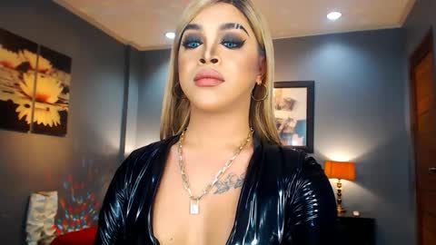 UrMajestyTyra online show from February 22, 7:01 am