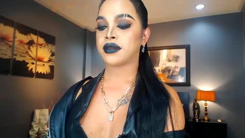 UrMajestyTyra online show from March 4, 6:47 am