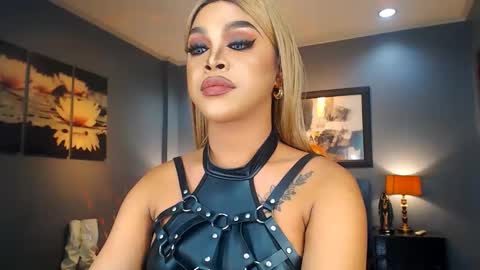 UrMajestyTyra online show from March 12, 4:08 am