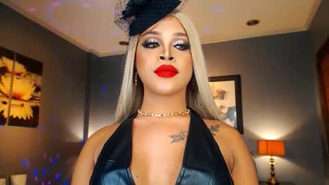 UrMajestyTyra online show from October 25, 2:30 am