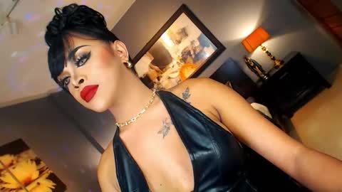 UrMajestyTyra online show from November 4, 1:27 am